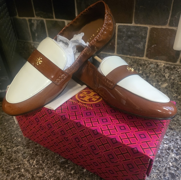 Tory Burch Other - Women's Two-Tone Brown and White Leather Loafers